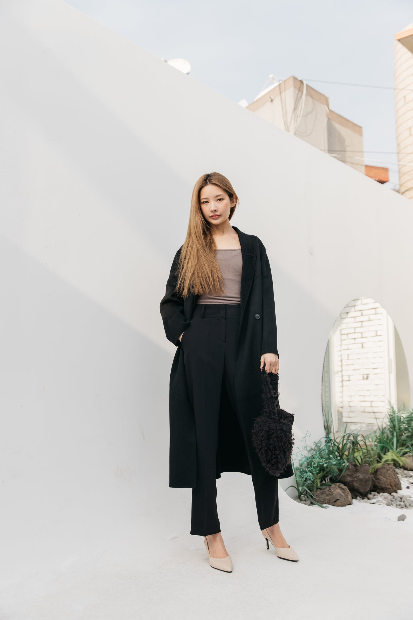 FAUX FUR TOGGLE CLOSURES SHOULDER BAG