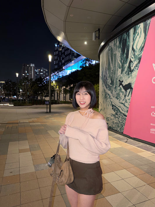 綁帶一字領柔軟針織上衣