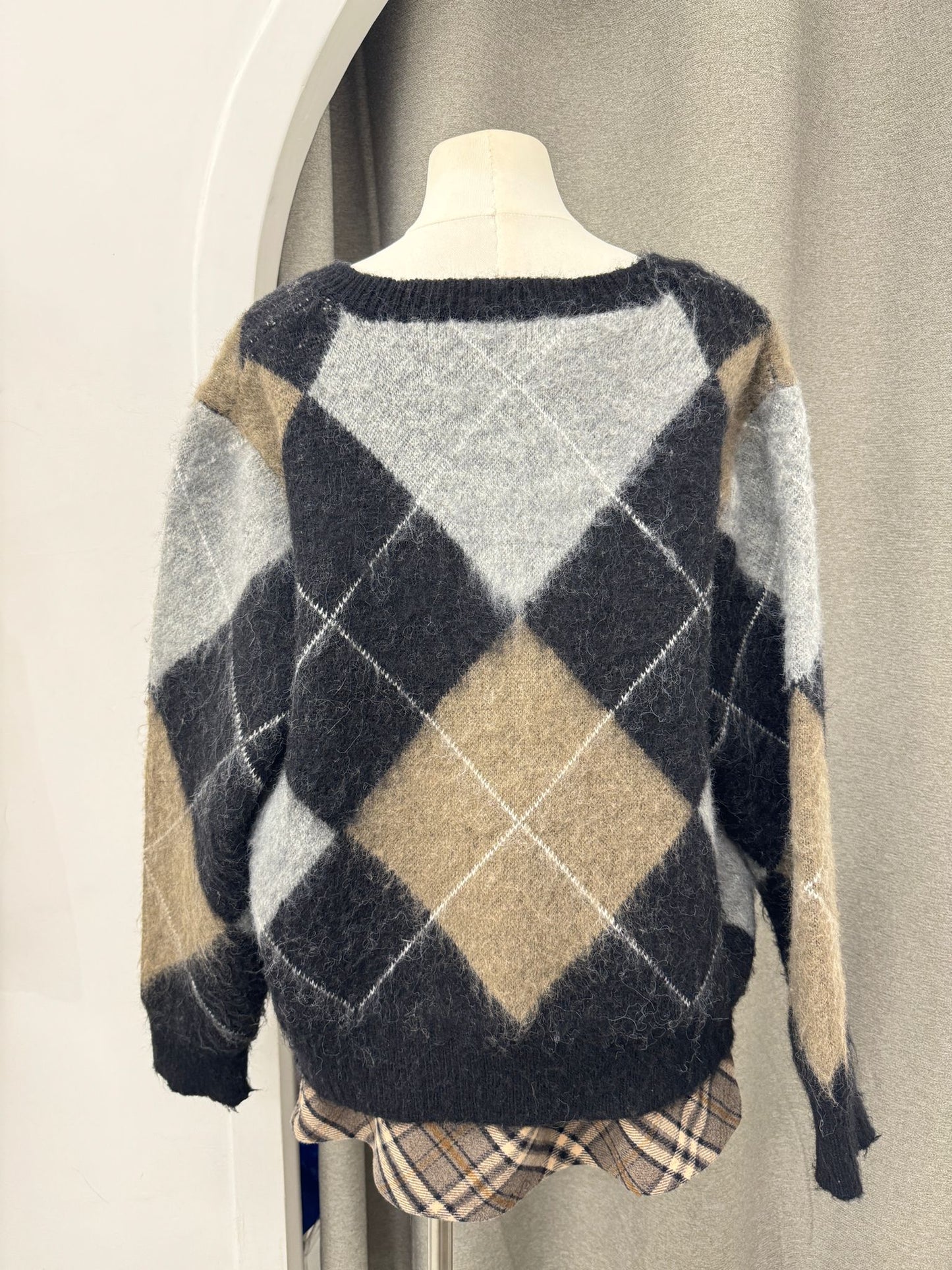 30%WOOL 大V領菱格冷衫