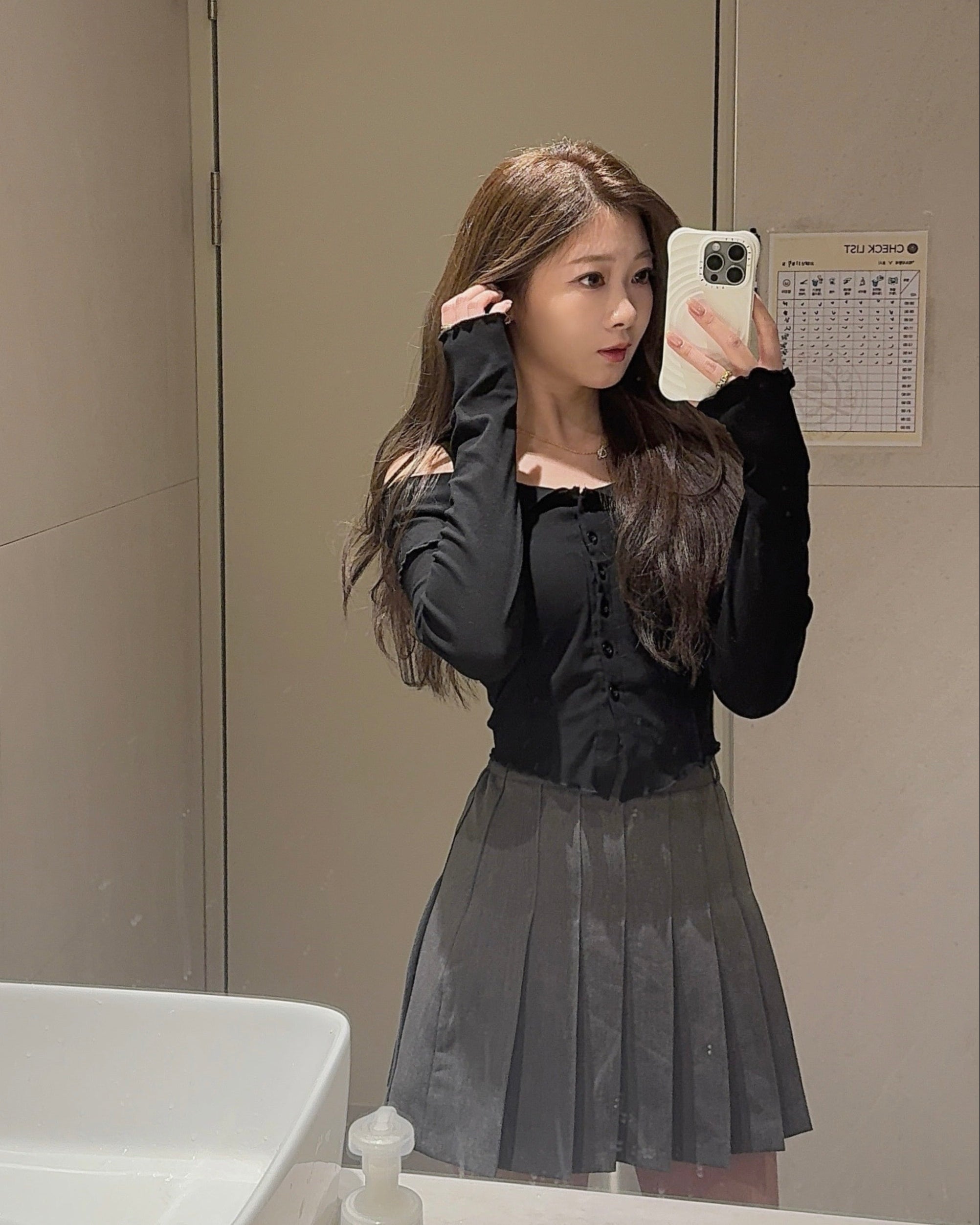 反褶一字肩連胸墊上衣