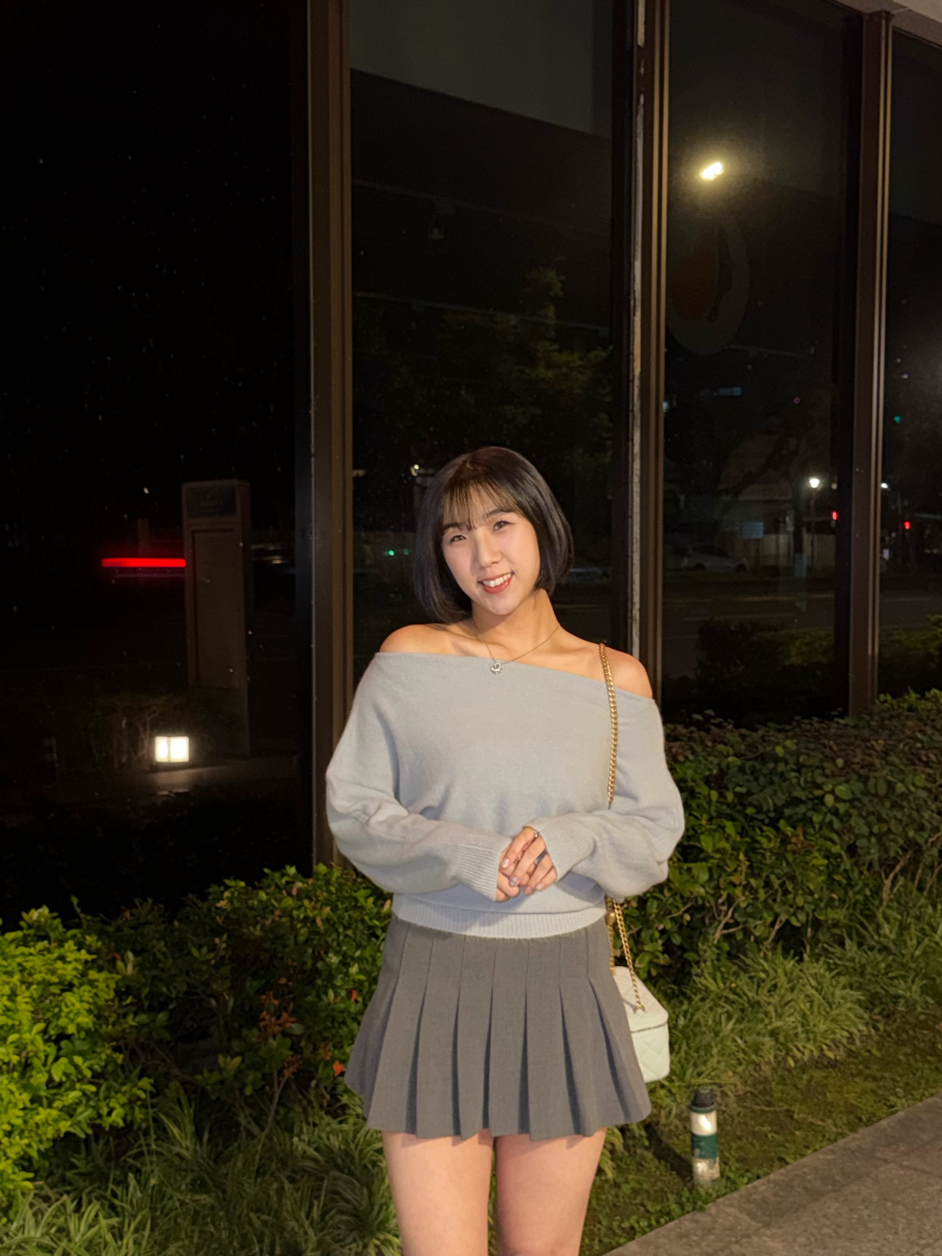 一字領修腰針織上衣