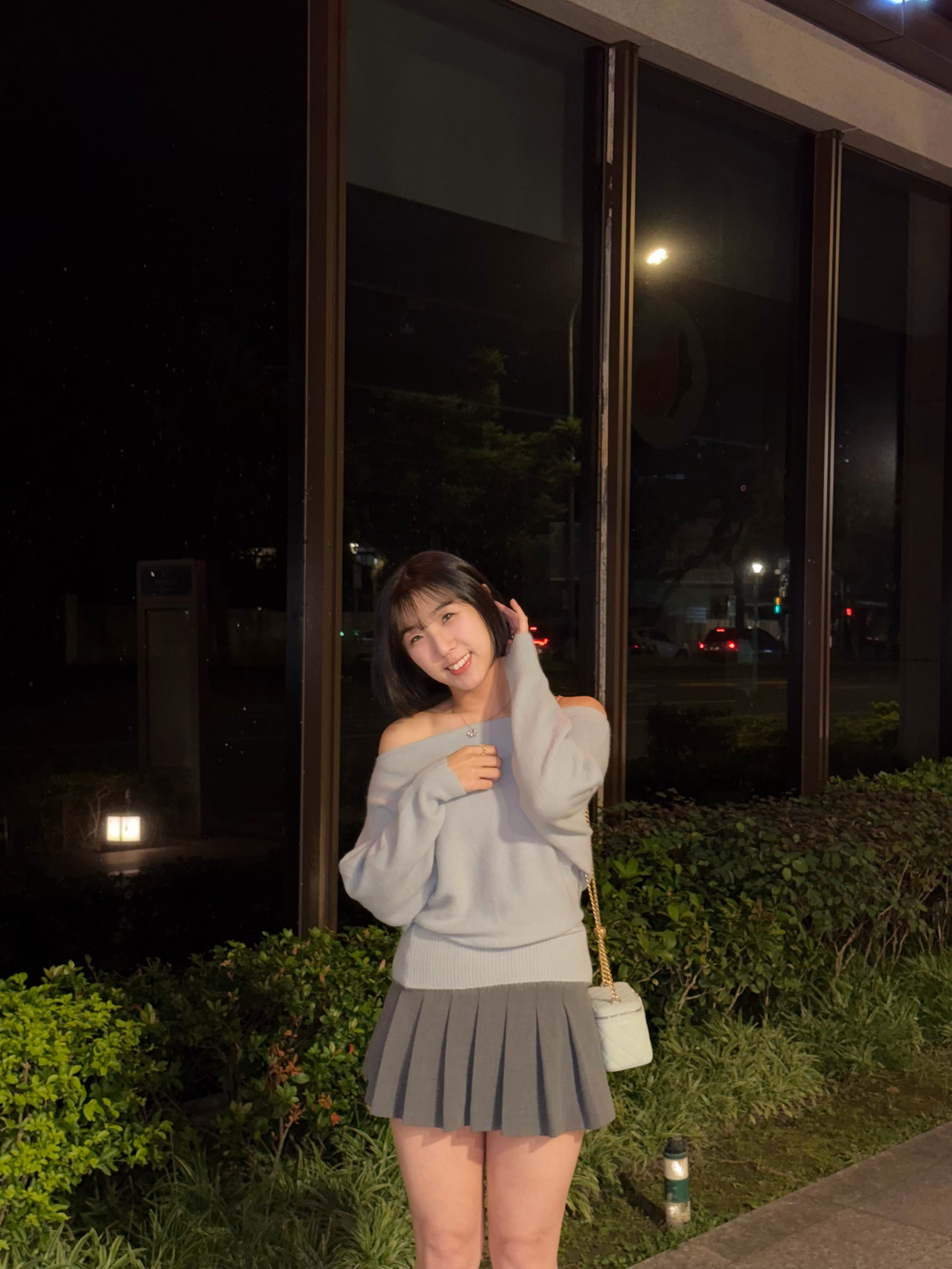 一字領修腰針織上衣