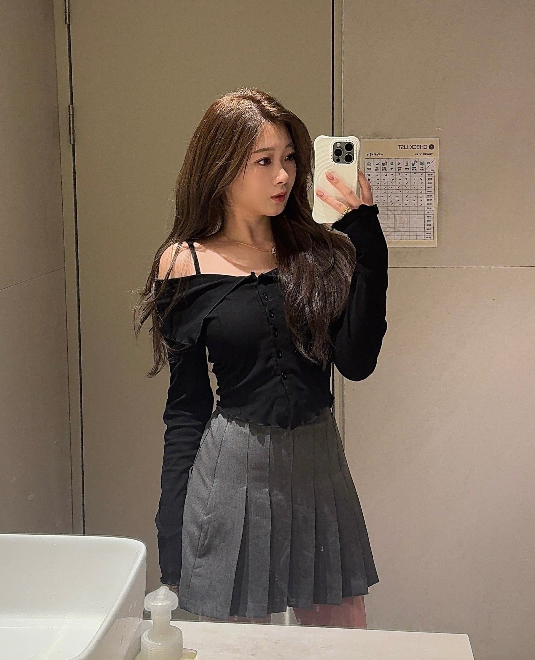 反褶一字肩連胸墊上衣