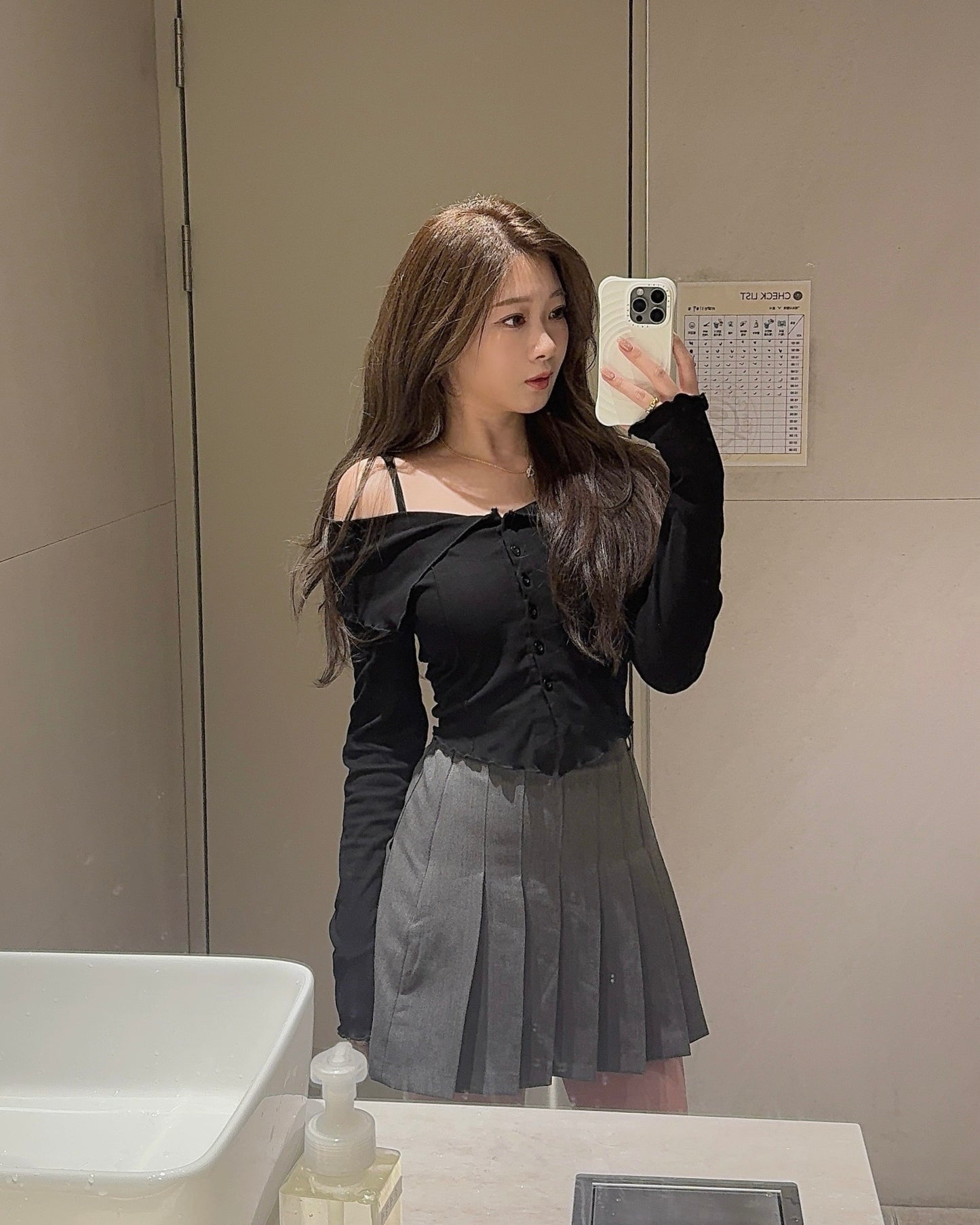 反褶一字肩連胸墊上衣