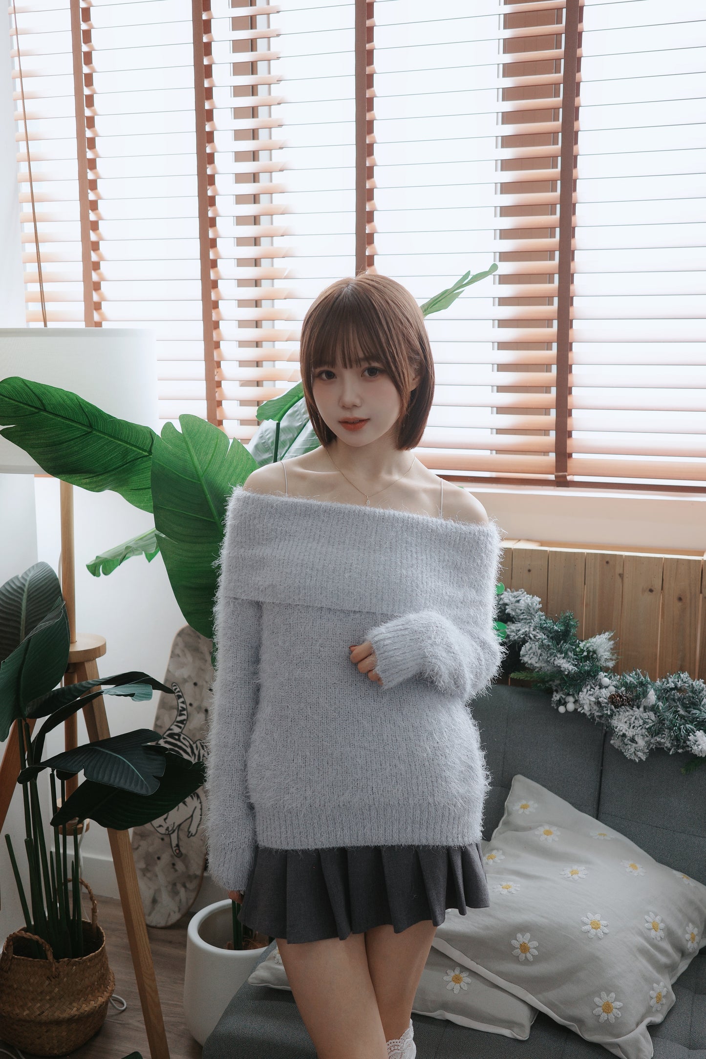 MISTY毛毛一字肩上衣