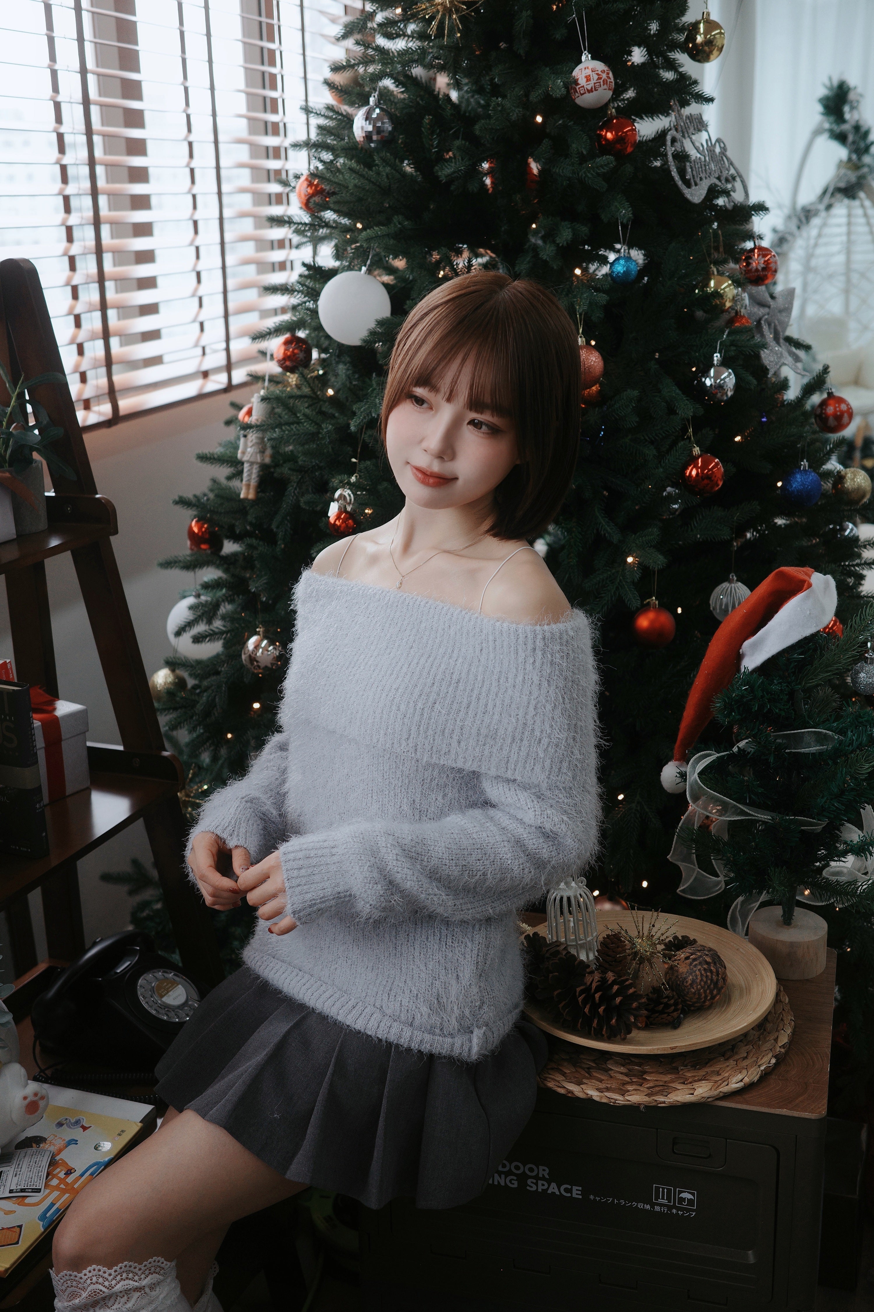 MISTY毛毛一字肩上衣