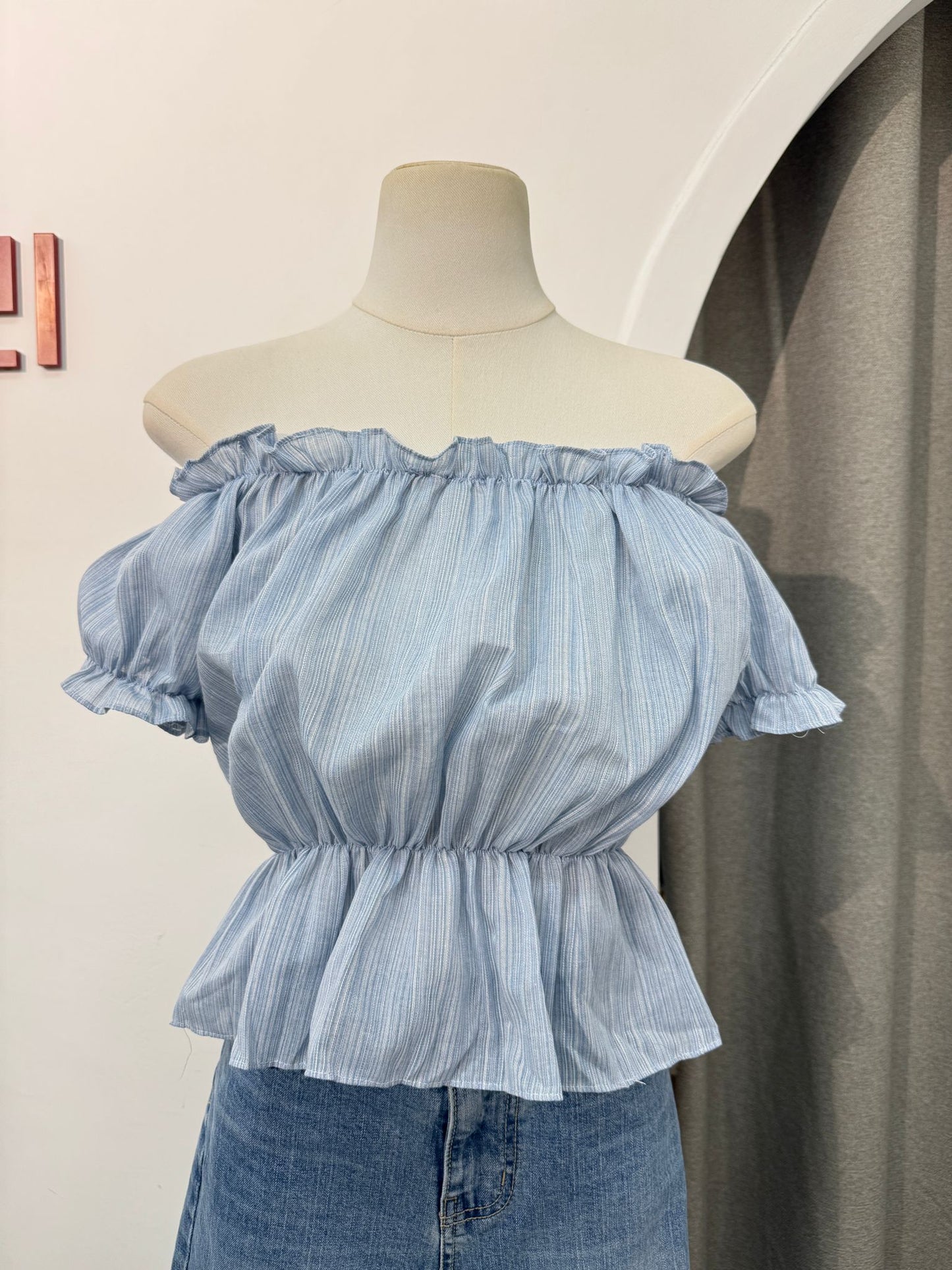 牛仔間紋一字肩上衣