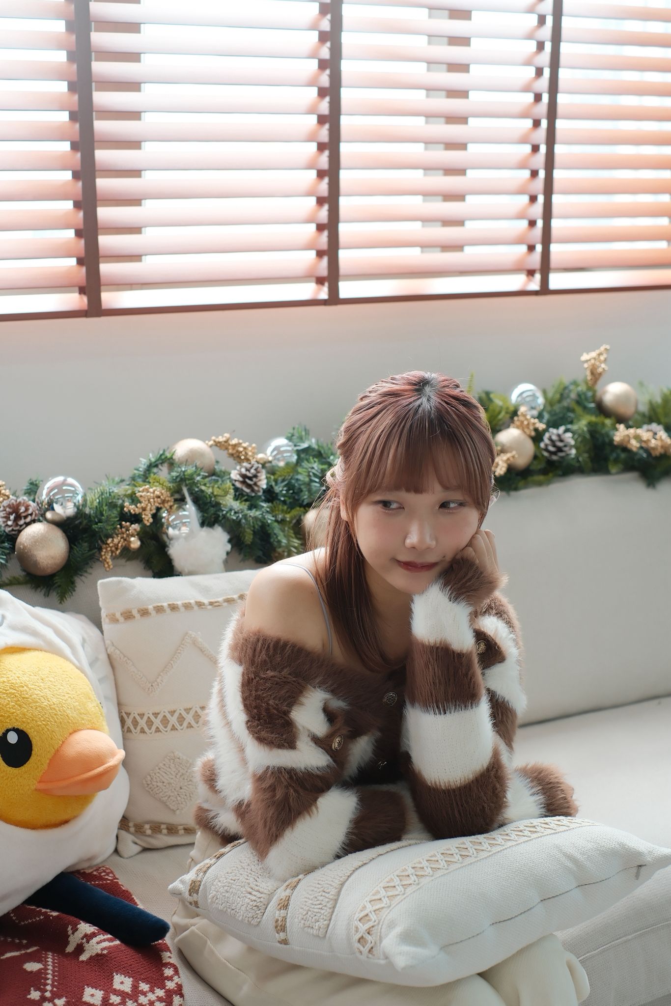 毛毛橫間金扣外套