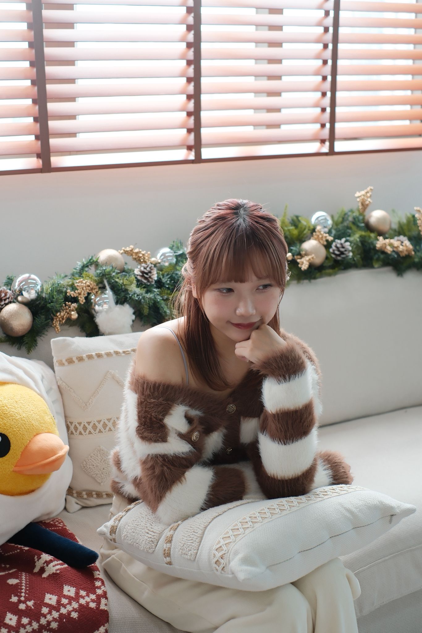 毛毛橫間金扣外套