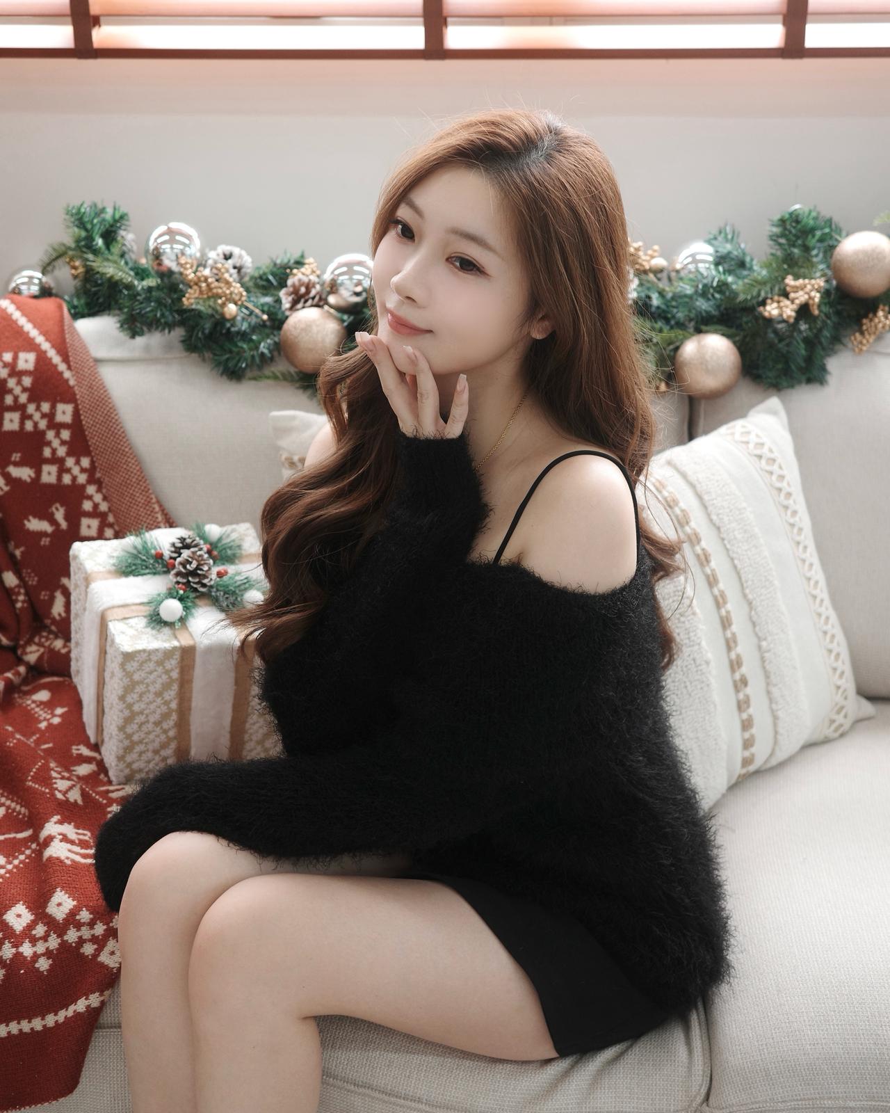 MISTY毛毛一字肩上衣