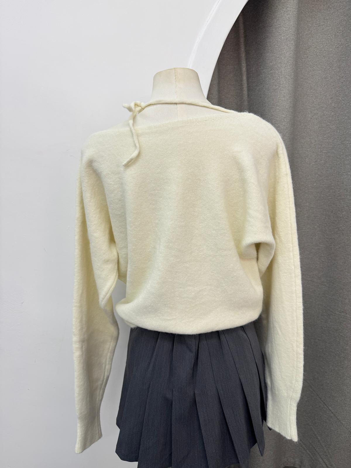 綁帶一字領柔軟針織上衣