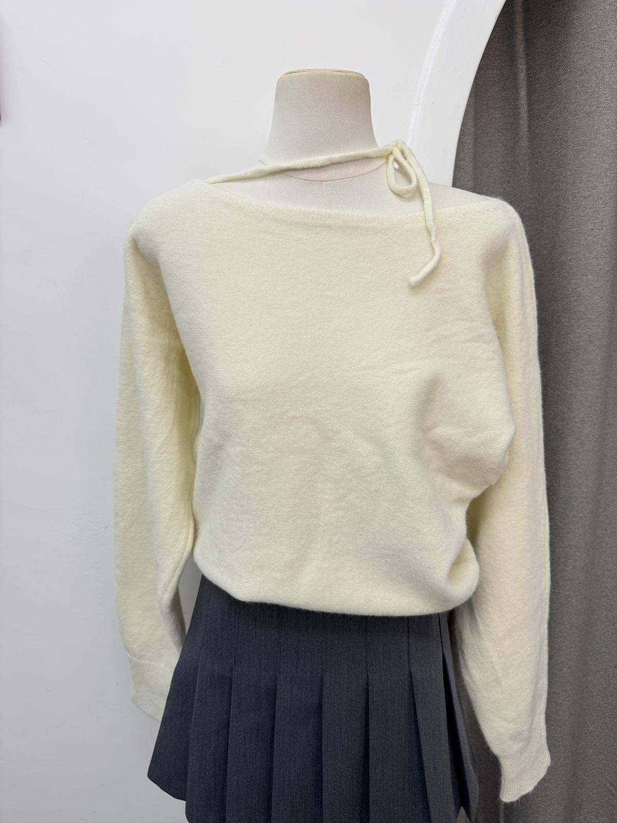 綁帶一字領柔軟針織上衣