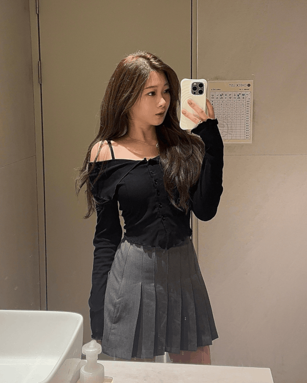 反褶一字肩連胸墊上衣