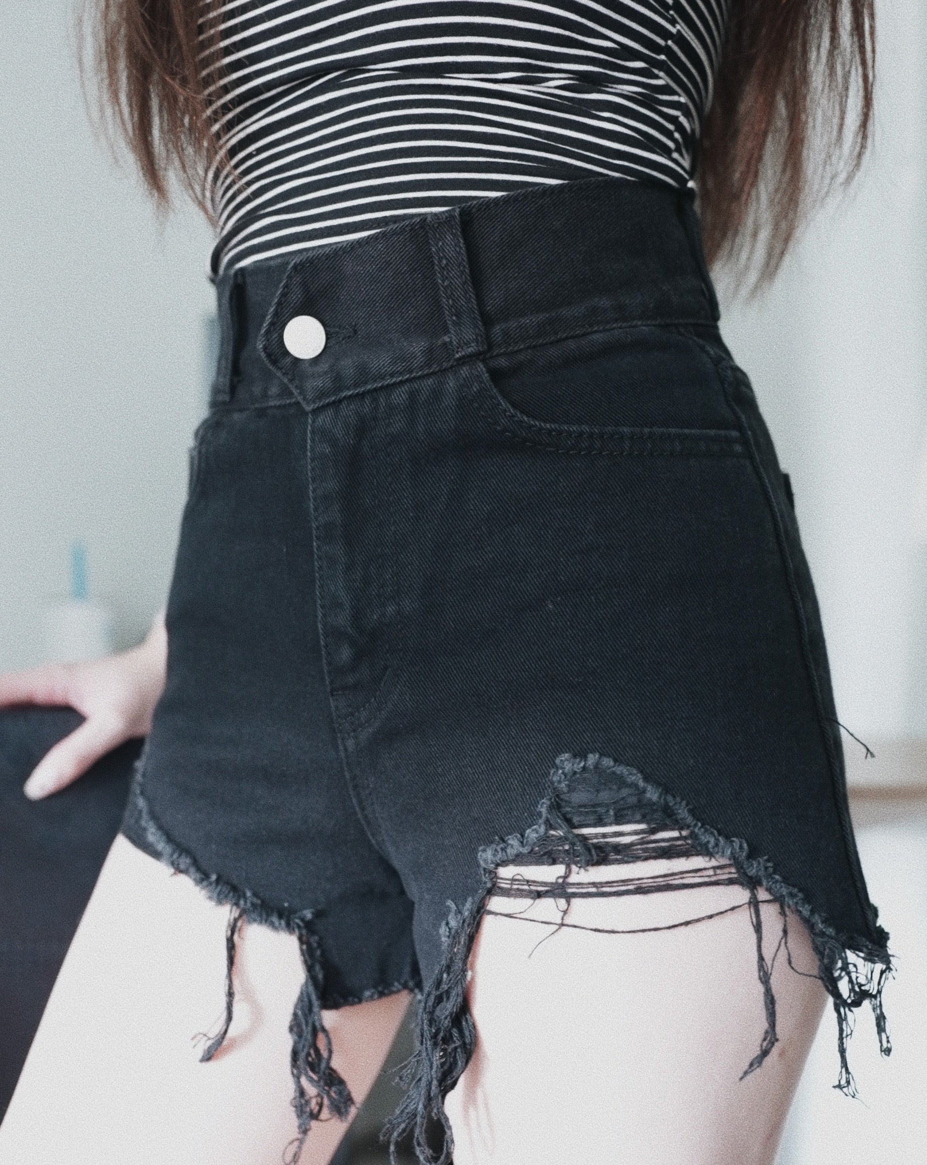 VINTAGE HIGH WAIST DENIM SHORT