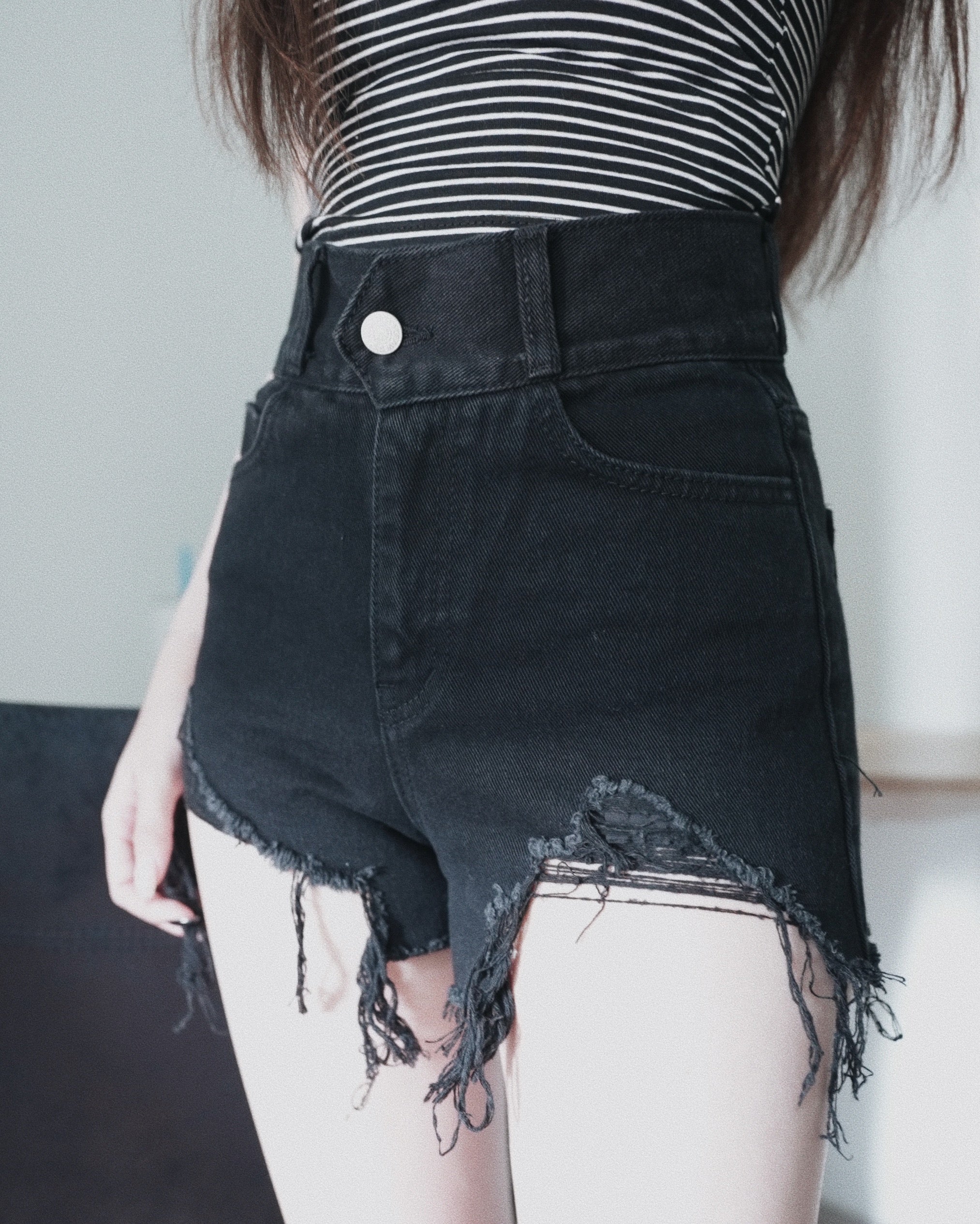 VINTAGE HIGH WAIST DENIM SHORT