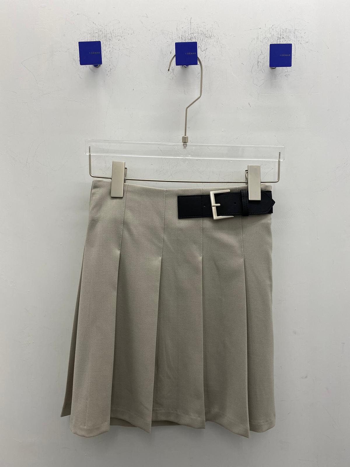 BUCKLE BELT PLEATS SKIRT